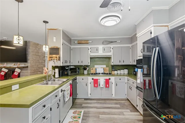 $289,900 | 403 Salisbury Lane, Victoria, TX 77904