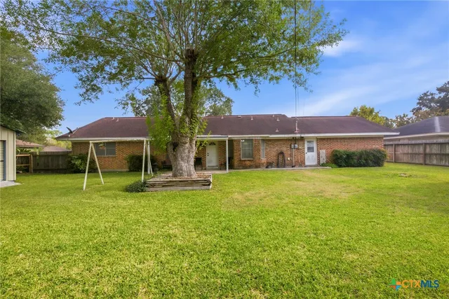 $289,900 | 403 Salisbury Lane, Victoria, TX 77904