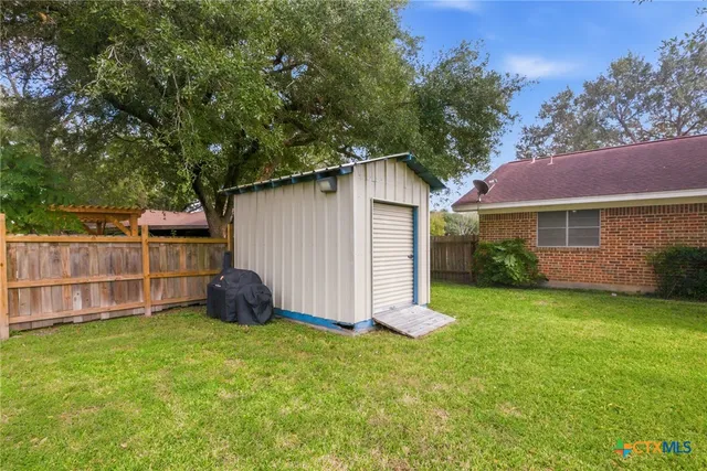 $289,900 | 403 Salisbury Lane, Victoria, TX 77904