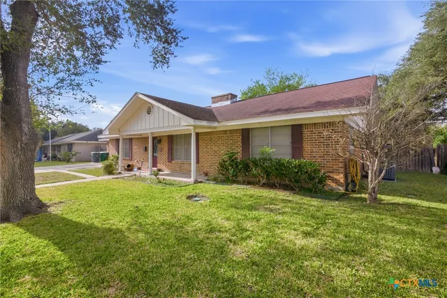 $289,900 | 403 Salisbury Lane, Victoria, TX 77904