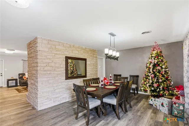 $289,900 | 403 Salisbury Lane, Victoria, TX 77904