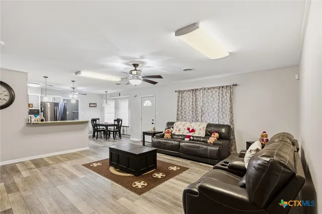 $289,900 | 403 Salisbury Lane, Victoria, TX 77904