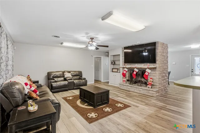 $289,900 | 403 Salisbury Lane, Victoria, TX 77904