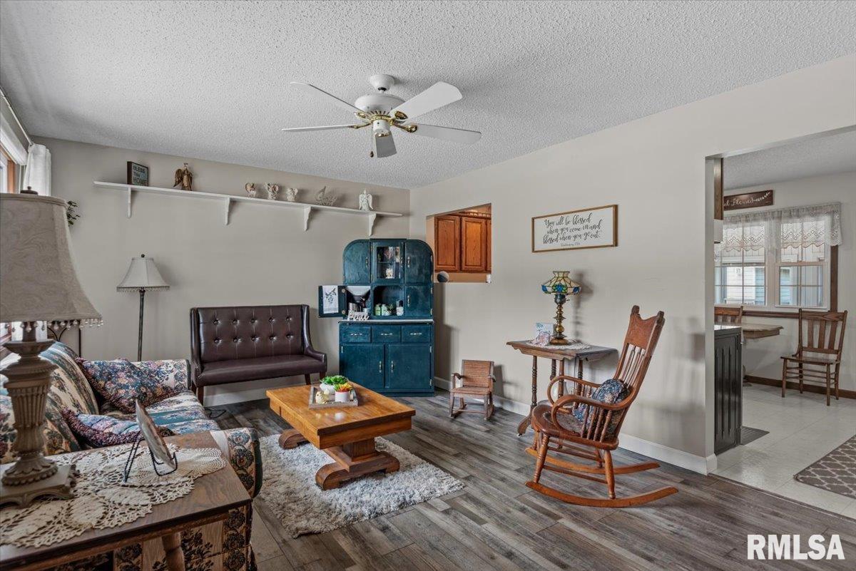 1349 Crestview Drive Springfield, IL 62702 - Photo 2 of 22