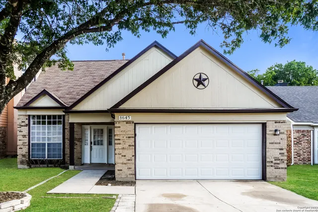 $2,045 | 8643 Silent Oaks, San Antonio, TX 78250
