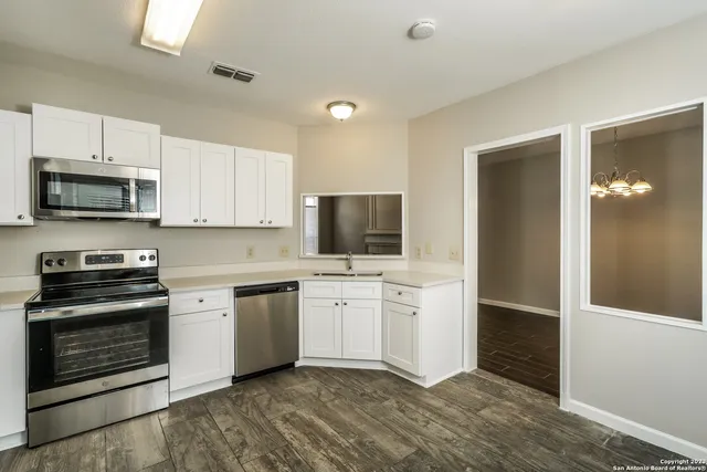 $2,045 | 8643 Silent Oaks, San Antonio, TX 78250