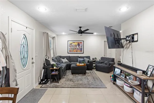 $2,950 | 4215 West Bay Vista Avenue, Tampa, FL 33611