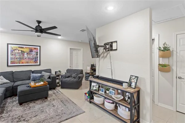 $2,950 | 4215 West Bay Vista Avenue, Tampa, FL 33611