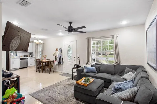 $2,950 | 4215 West Bay Vista Avenue, Tampa, FL 33611