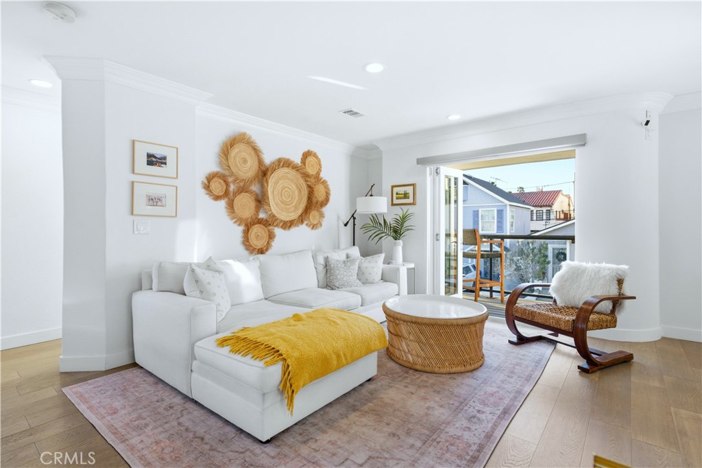 32 56th Place Long Beach, CA 90803 - Photo 11 of 49 a living room with furniture and a large window