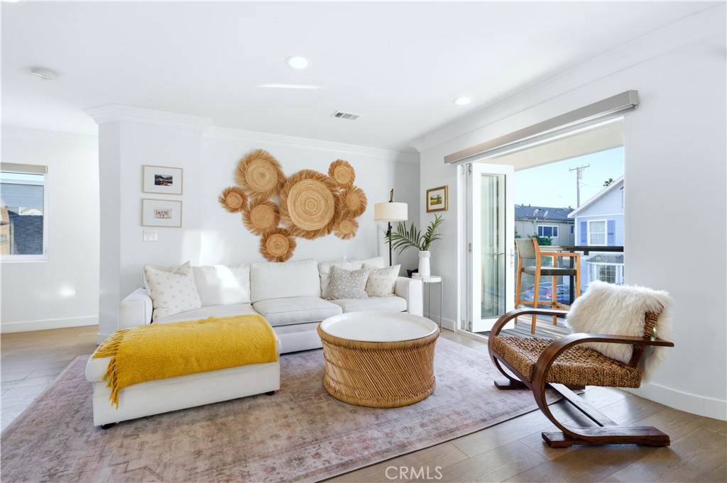 32 56th Place Long Beach, CA 90803 - Photo 12 of 49 a living room with furniture and a window
