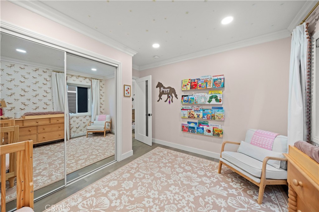 32 56th Place Long Beach, CA 90803 - Photo 32 of 49 a living room with furniture and a rug