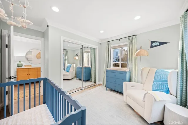 a view of a livingroom with furniture and windows