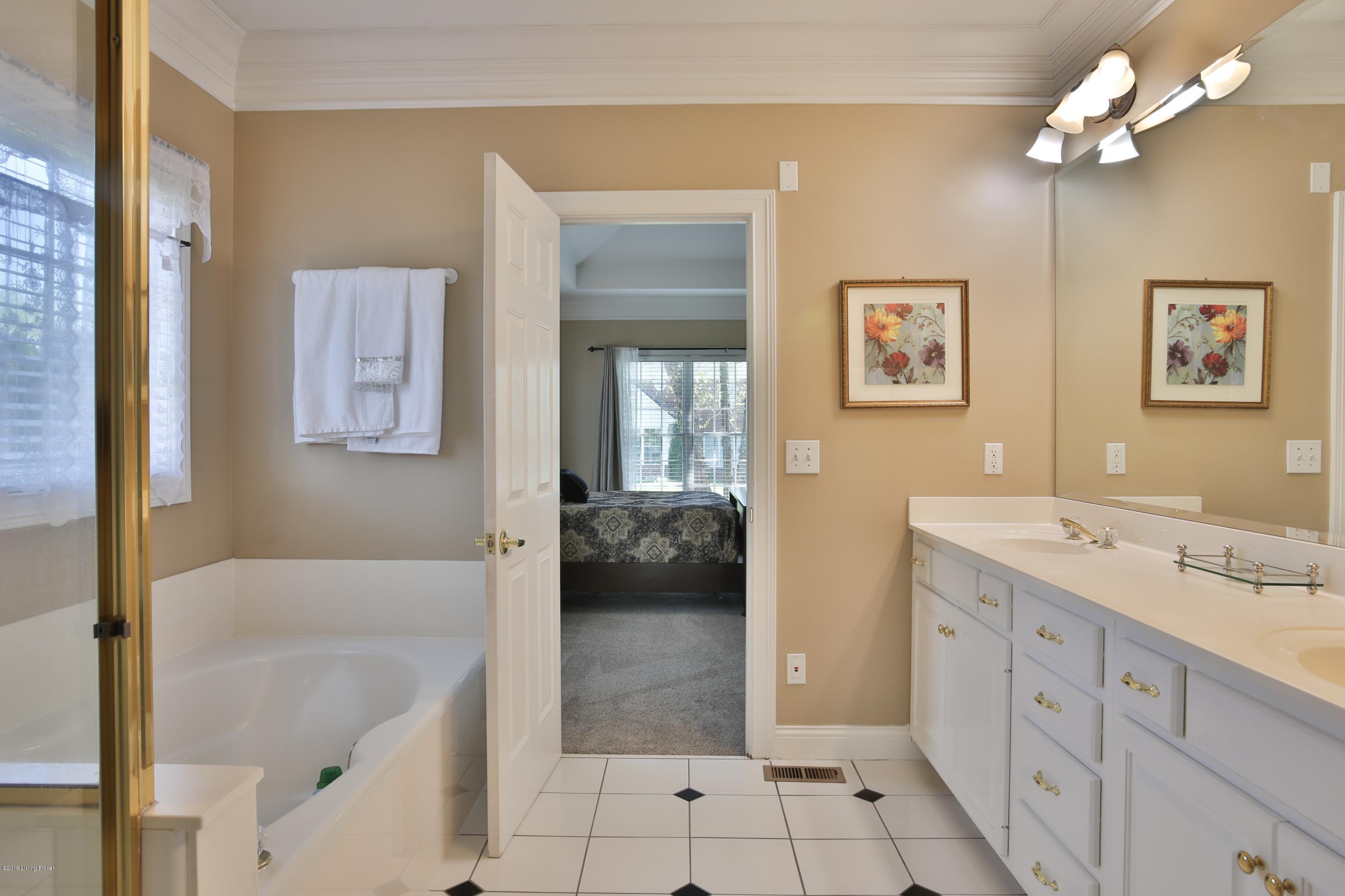12605 Ridgemoor Drive Prospect, KY 40059 - Photo 12 of 30 Master bath