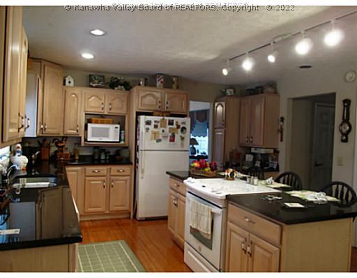 7 Cherokee Trail Elkview, WV 25071 - Photo 7 of 15 Kitchen.