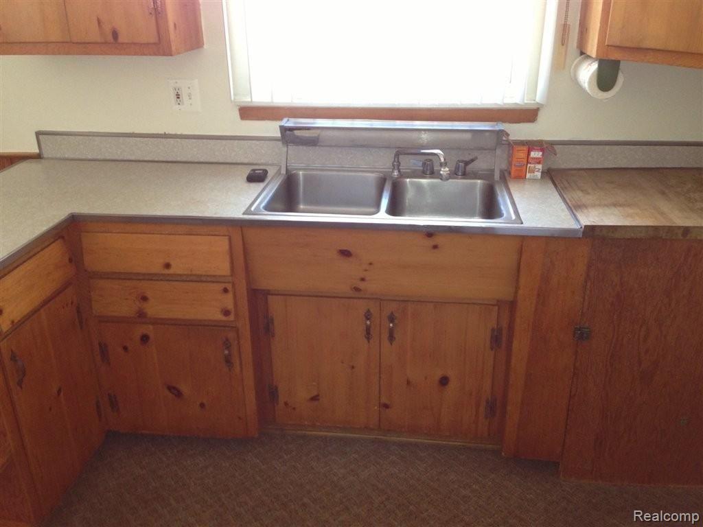 19311 Stephens Road Eastpointe, MI 48021 - Photo 3 of 12 Kitchen