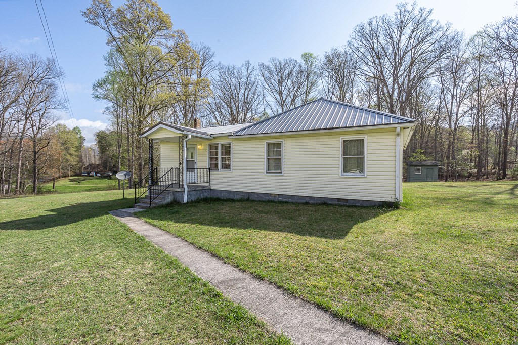 1453 Wolfcreek Road Murphy, NC 28906 - Photo 5 of 42 Gallery Image 5
