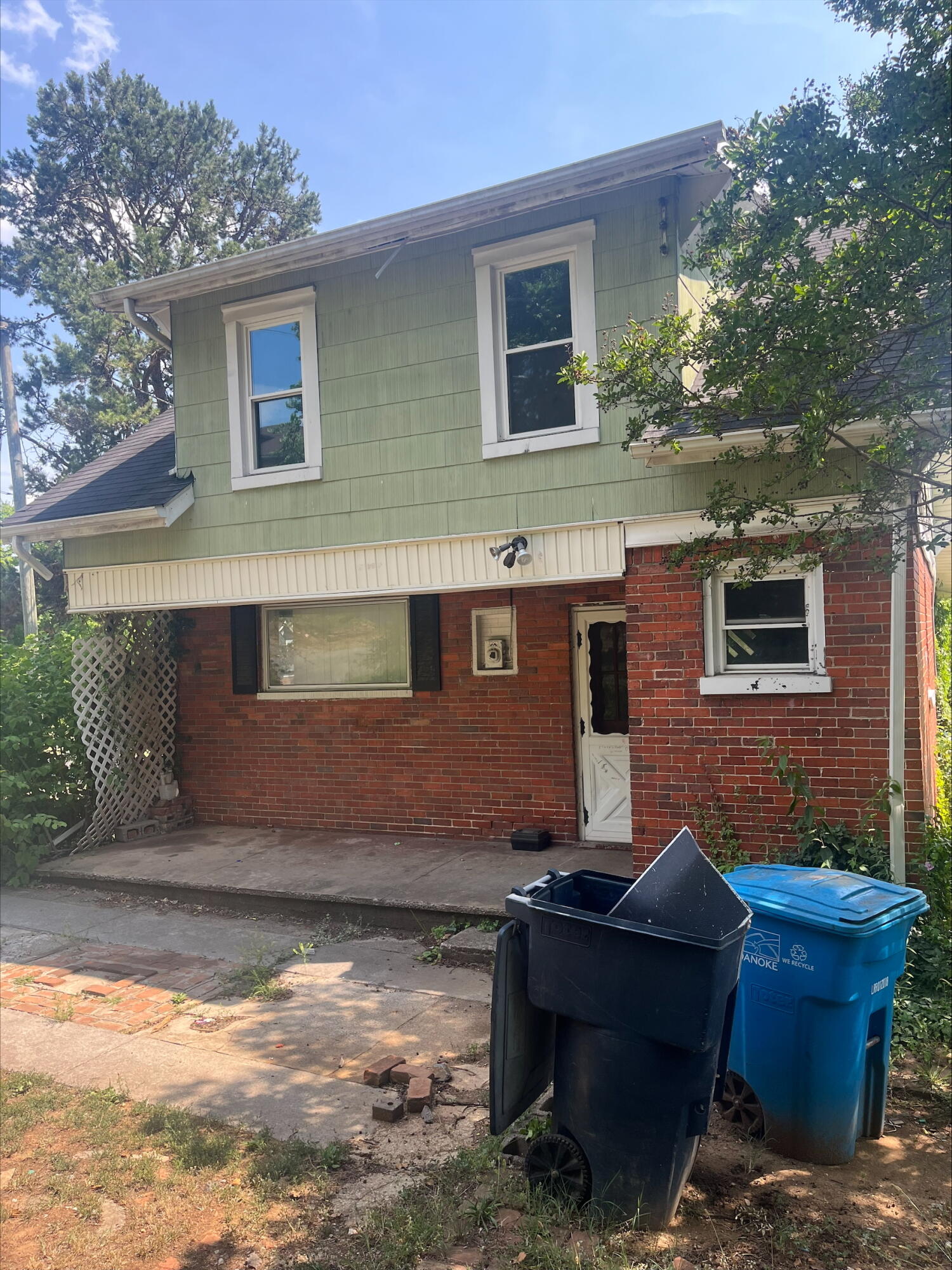1501 Rugby Boulevard Northwest Roanoke, VA 24017 - Photo 2 of 9 processed-6350DEEE-E453-4EF7-A820-CE7B60