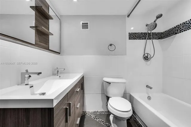 $3,100 | 1200 West Avenue, Unit 910, Miami Beach, FL 33139