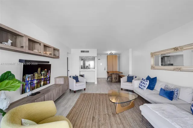 $3,100 | 1200 West Avenue, Unit 910, Miami Beach, FL 33139