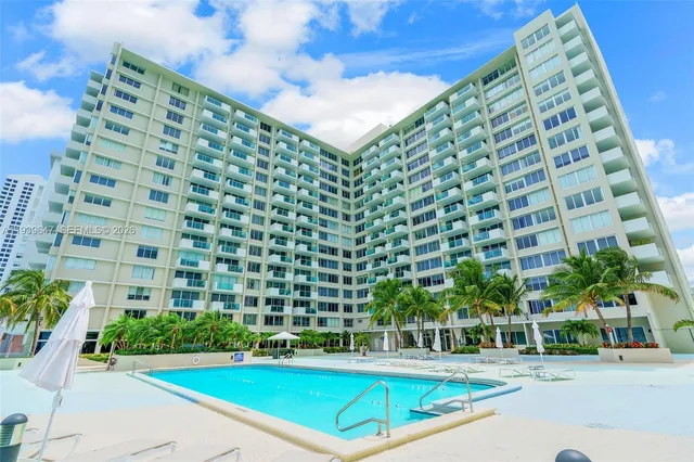 $3,100 | 1200 West Avenue, Unit 910, Miami Beach, FL 33139