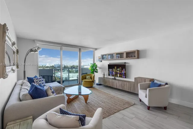 $3,100 | 1200 West Avenue, Unit 910, Miami Beach, FL 33139