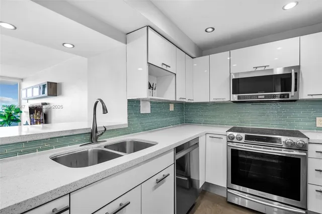 $3,100 | 1200 West Avenue, Unit 910, Miami Beach, FL 33139