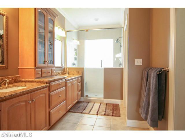 2093 Rossmore Road Clemmons, NC 27012 - Photo 10 of 16 Master Bath/Spa.