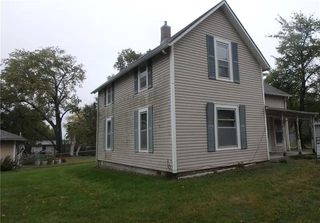 $99,900 | 207 1st Street, Winchester, KS 66097