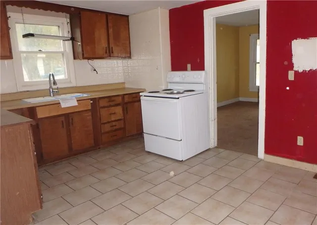 $99,900 | 207 1st Street, Winchester, KS 66097