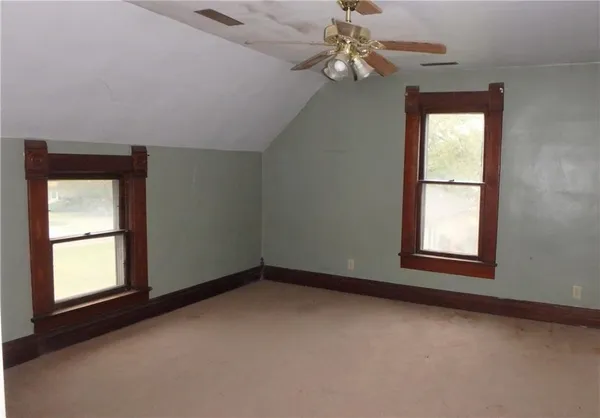 $74,900 | 207 1st Street, Winchester, KS 66097