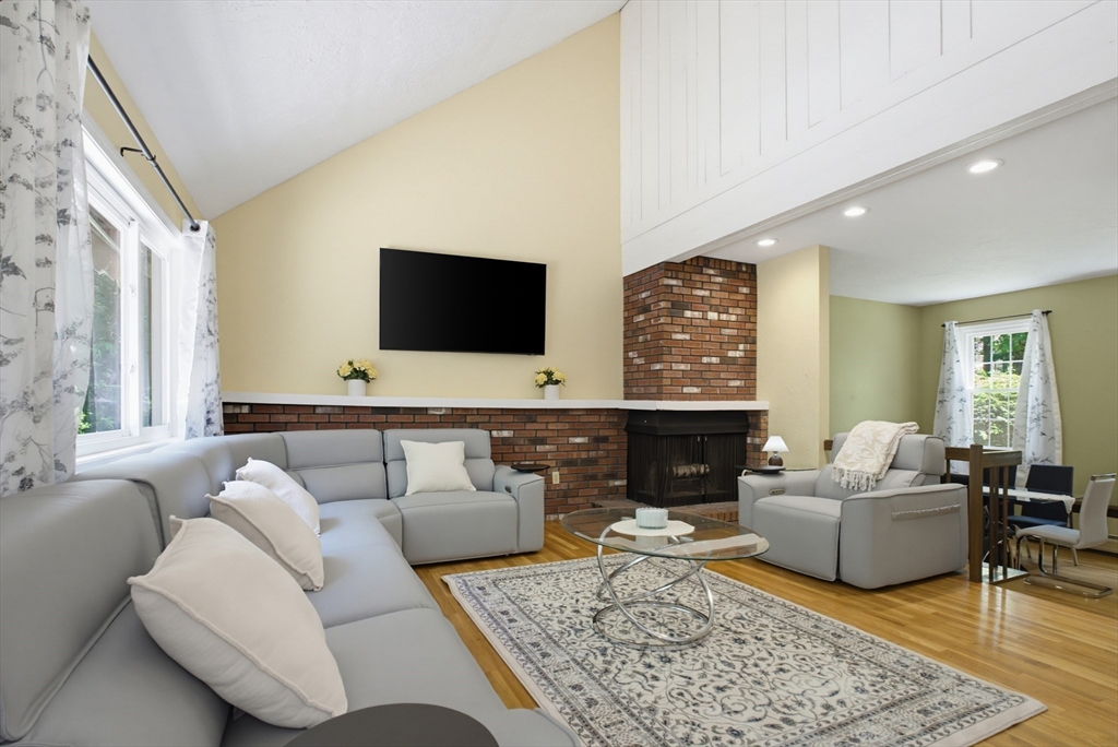 47 Old Village Road Sturbridge, MA 01566 - Photo 5 of 42