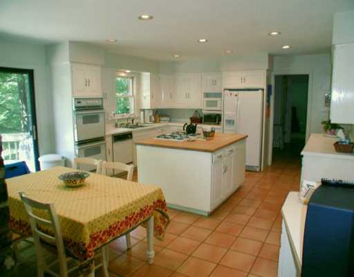 939 Field Club Road Fox Chapel, PA 15238 - Photo 5 of 8 Kitchen.