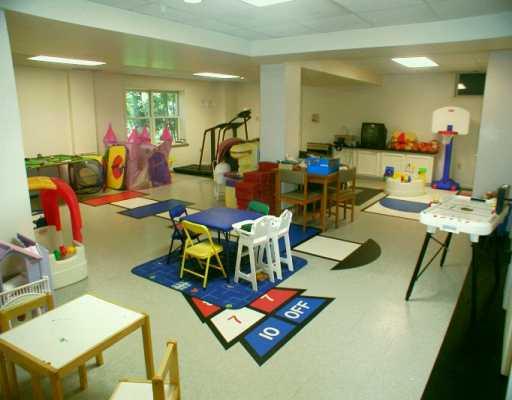 939 Field Club Road Fox Chapel, PA 15238 - Photo 7 of 8 Den/Family/Great Room.