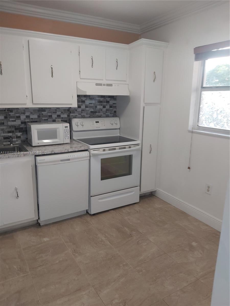 8341 Sands Point Boulevard, Unit B206 Tamarac, FL 33321 - Photo 4 of 7