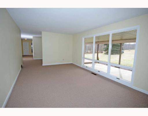 222 Carlisle Road Pulaski, PA 16143 - Photo 3 of 17 Living Room.