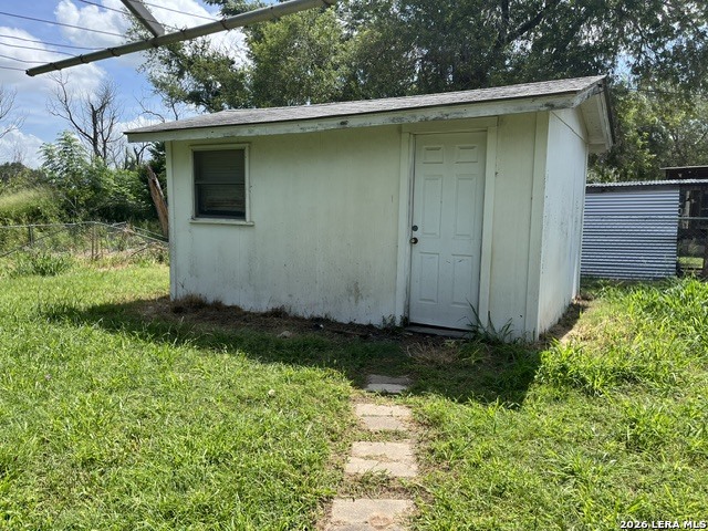 708 Sutton Street Pleasanton, TX 78064 - Photo 18 of 18