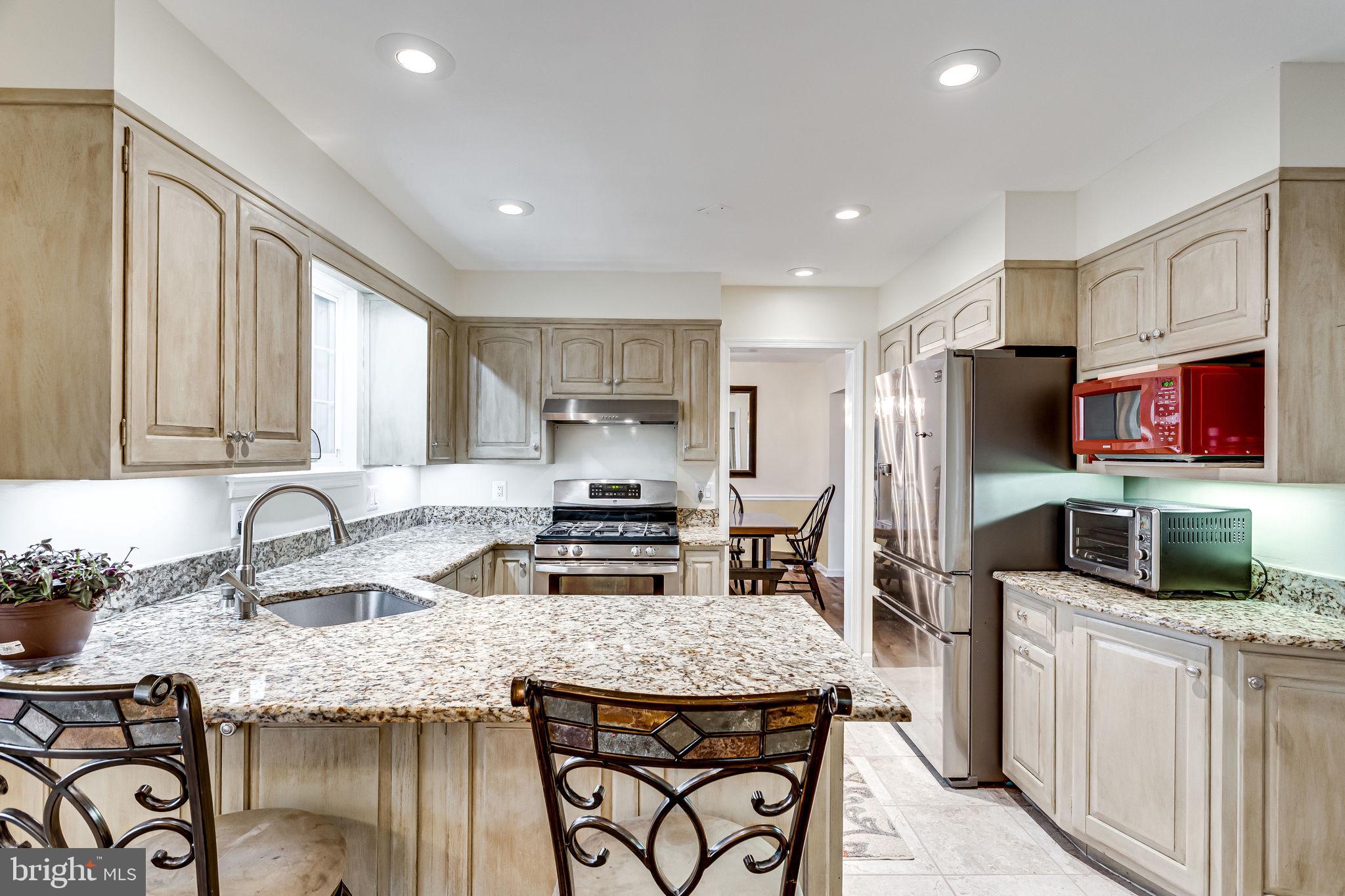 5503 Avon Court Springfield, VA 22151 - Photo 14 of 63 Open and bright!