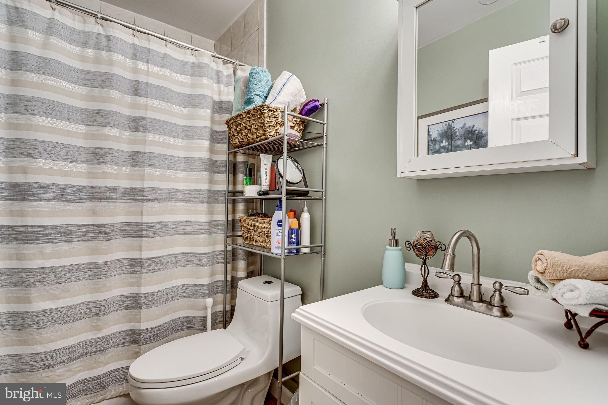 5503 Avon Court Springfield, VA 22151 - Photo 27 of 63 Attached master bath