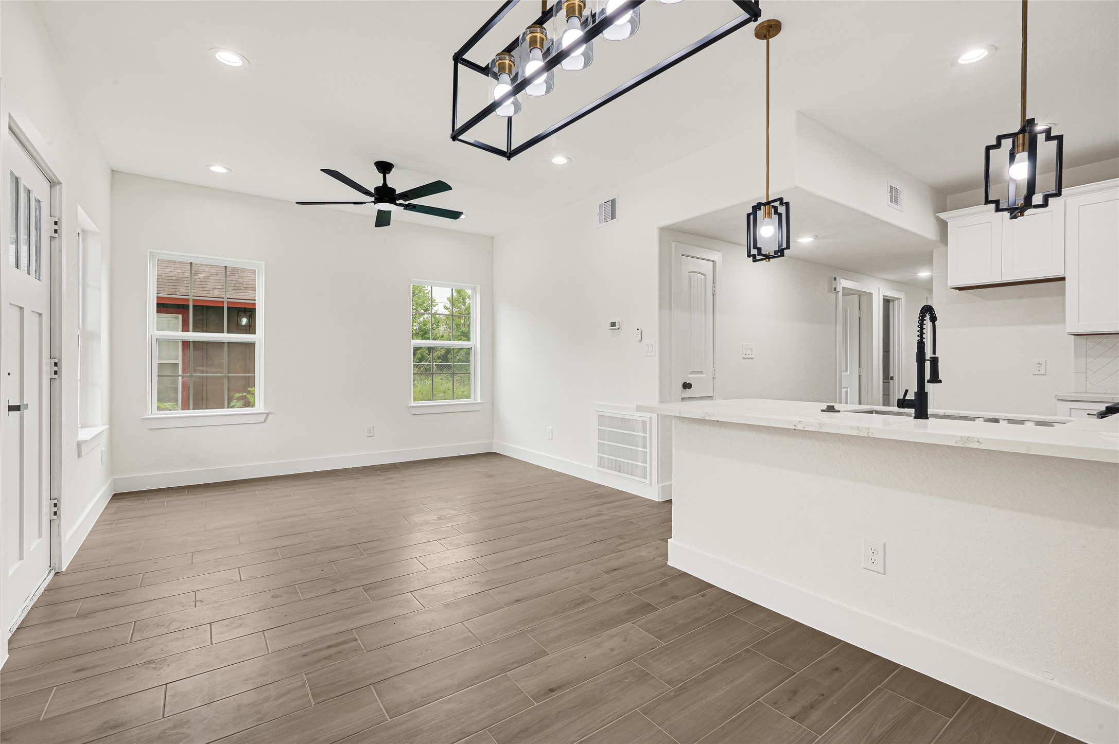 430 Rhode Island Street Houston, TX 77029 - Photo 2 of 29