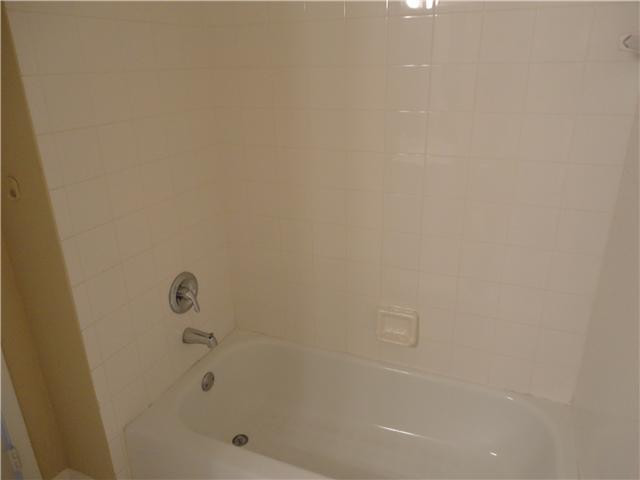 791 North Pine Island Road, Unit 214 Plantation, FL 33324 - Photo 22 of 23 a bathroom with a bathtub