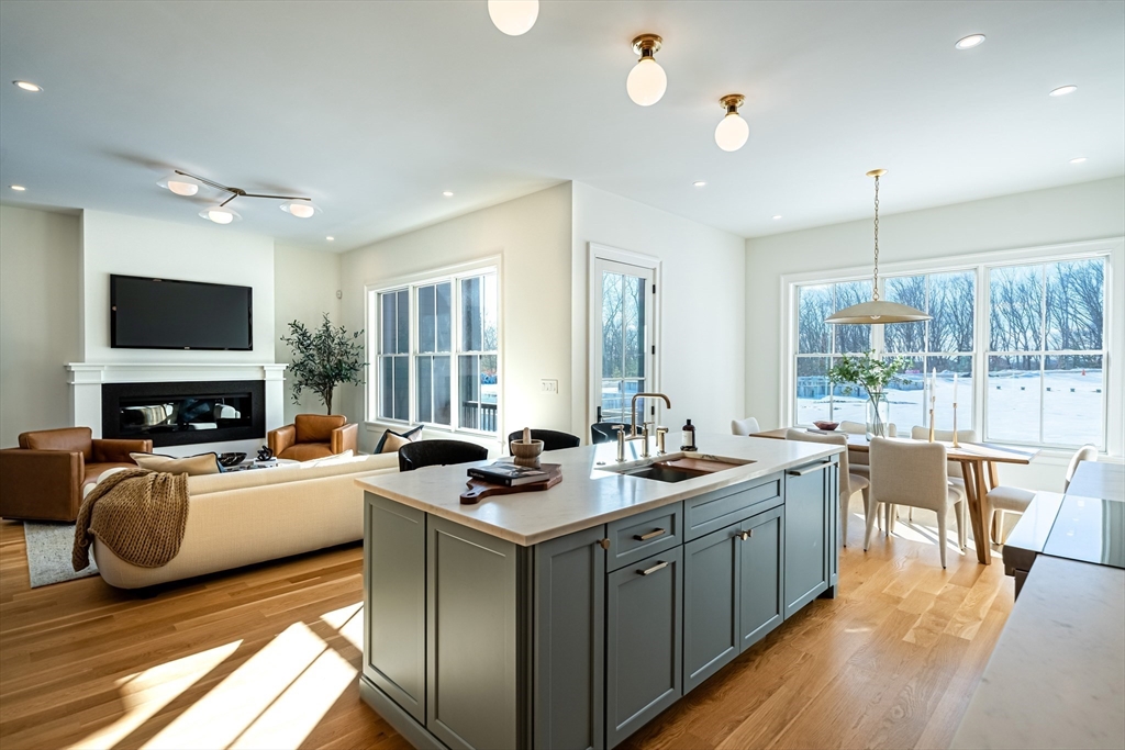 10 Common Court Lexington, MA 02421 - Photo 3 of 42