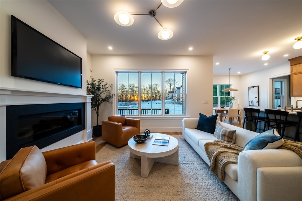 10 Common Court Lexington, MA 02421 - Photo 5 of 42