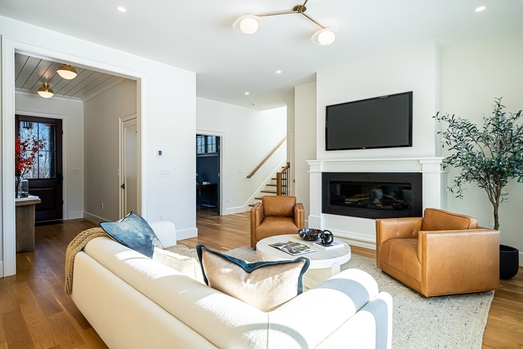 10 Common Court Lexington, MA 02421 - Photo 6 of 42