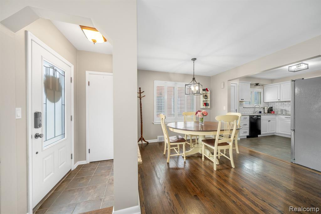 2072 Rosemont Road Berkley, MI 48072 - Photo 5 of 23