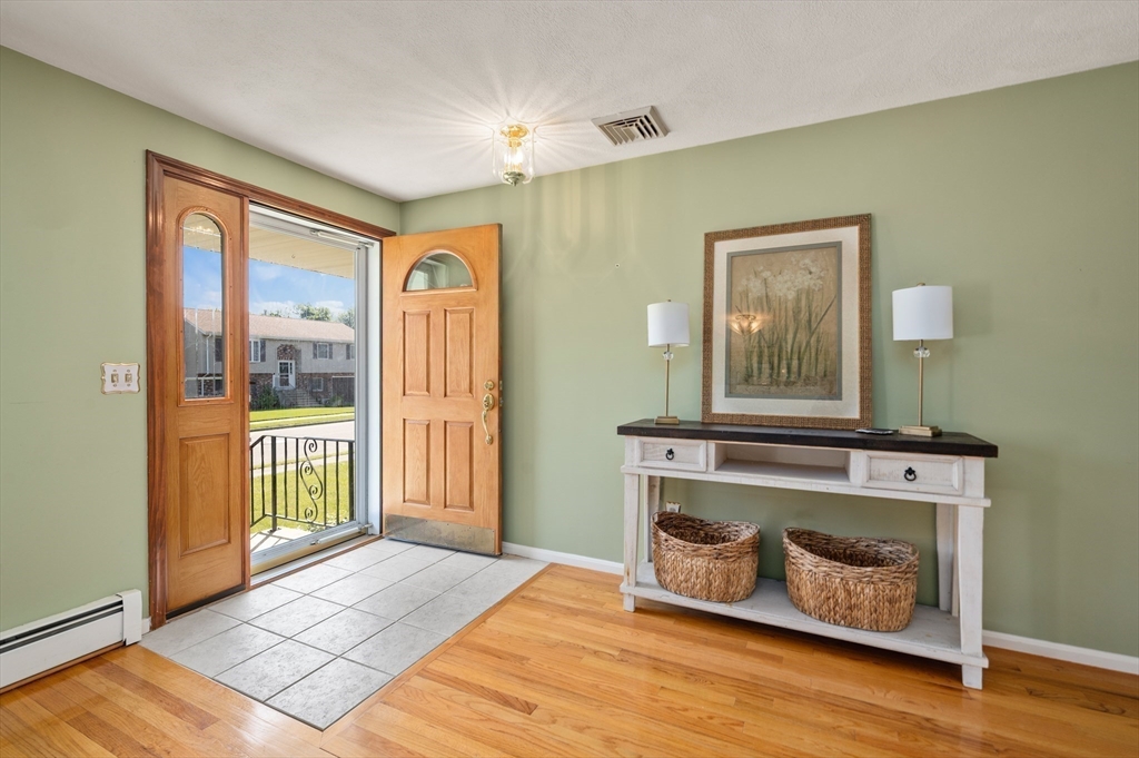 27 Diane Road Peabody, MA 01960 - Photo 3 of 36 Gallery Image 3