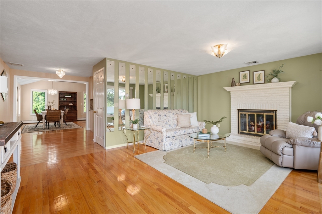 27 Diane Road Peabody, MA 01960 - Photo 4 of 36 Gallery Image 4