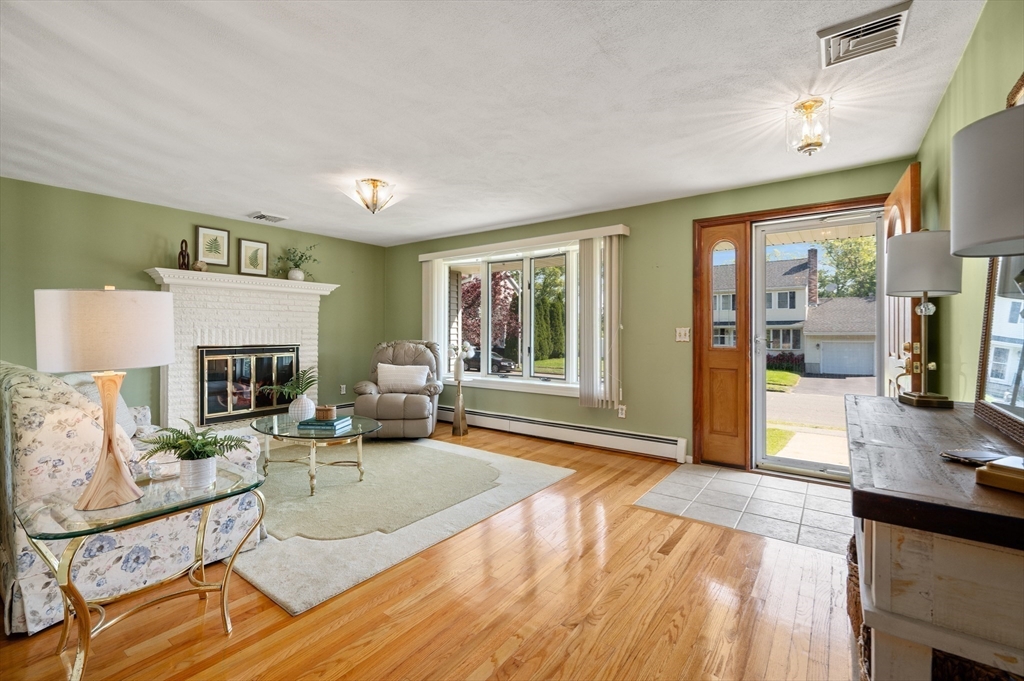 27 Diane Road Peabody, MA 01960 - Photo 8 of 36 Gallery Image 8