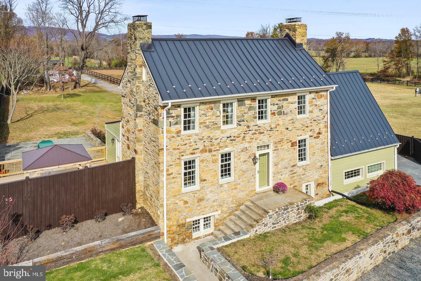 20597 Airmont Road Bluemont, VA 20135 - Photo 2 of 42