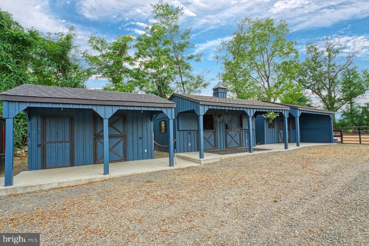 20597 Airmont Road Bluemont, VA 20135 - Photo 40 of 42